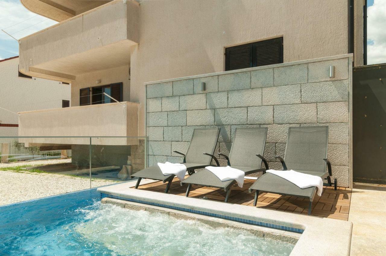 Beautiful Apartment With Private Pool Trogir Exteriér fotografie